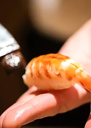 藁焼きや赤酢の握り